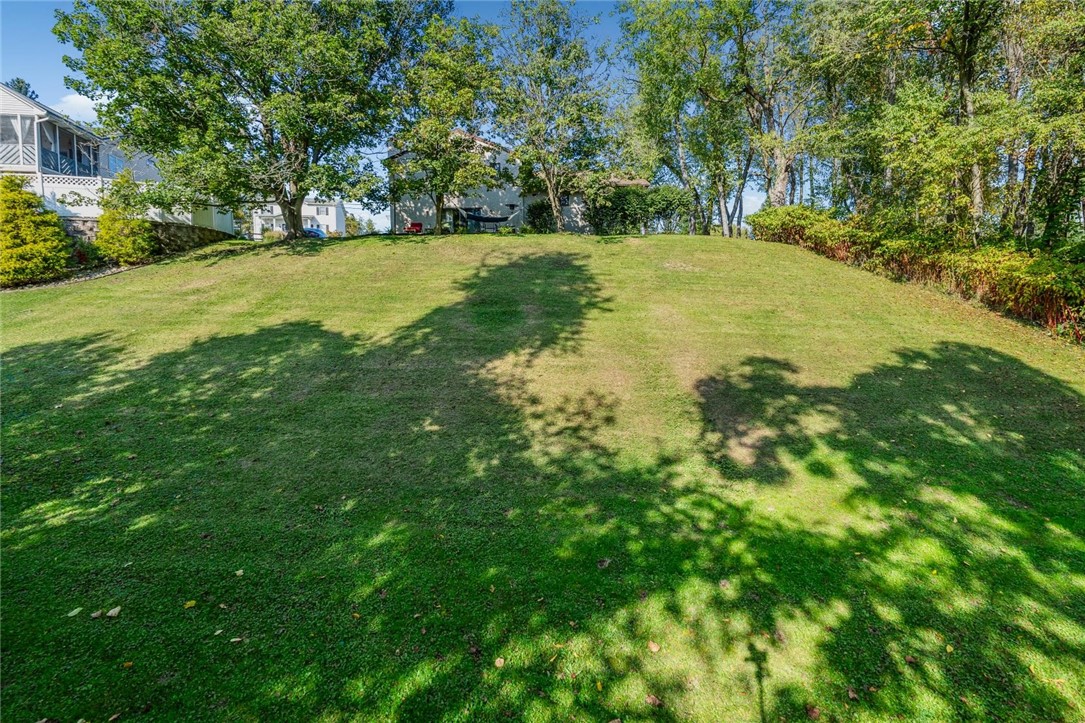 1682 RIDGEWOOD DRIVE
