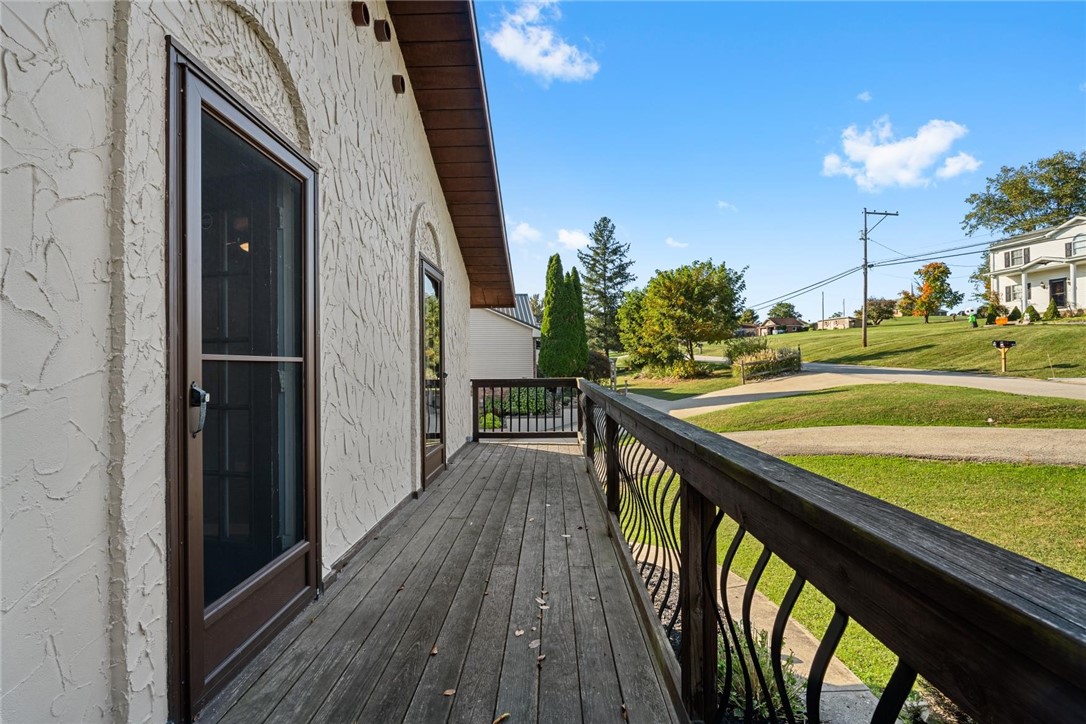 1682 RIDGEWOOD DRIVE