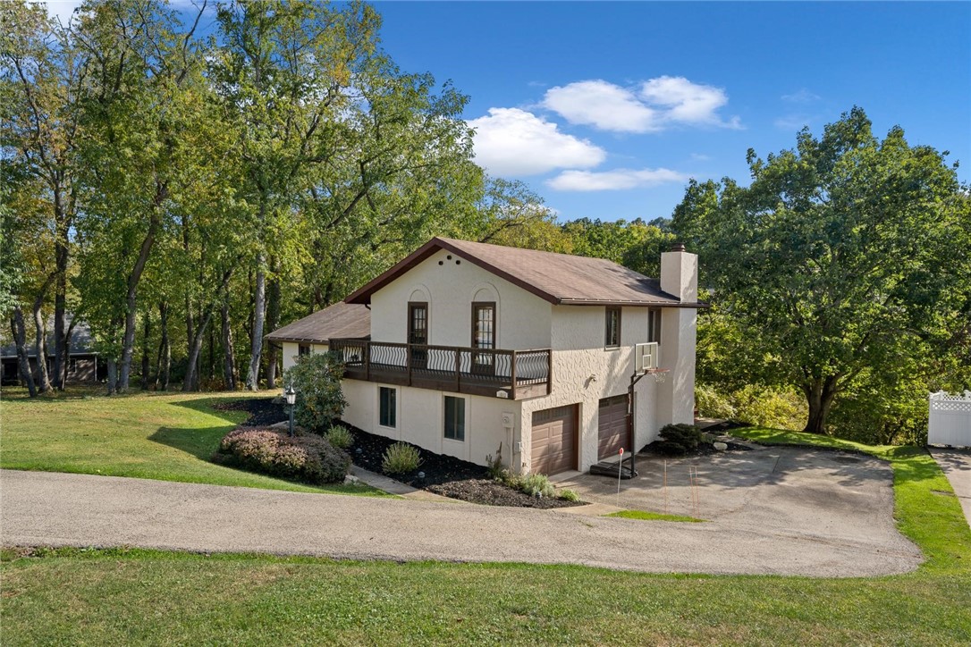 1682 RIDGEWOOD DRIVE