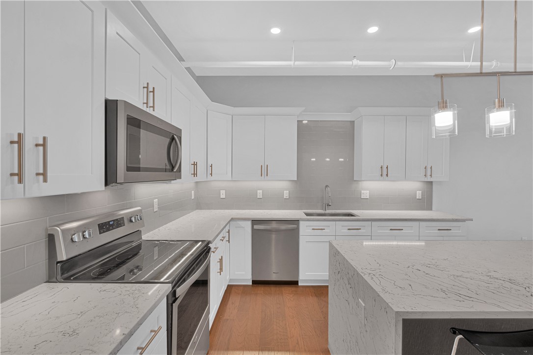 4041 LIBERTY AVENUE 300