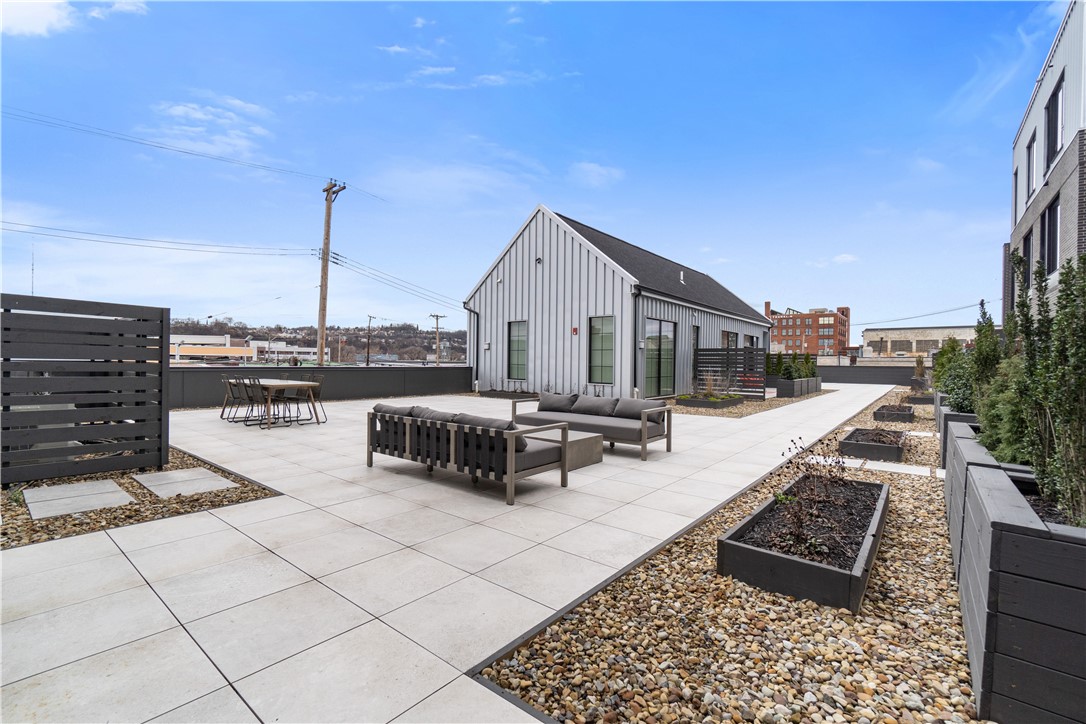 2635 Penn Ave. 318