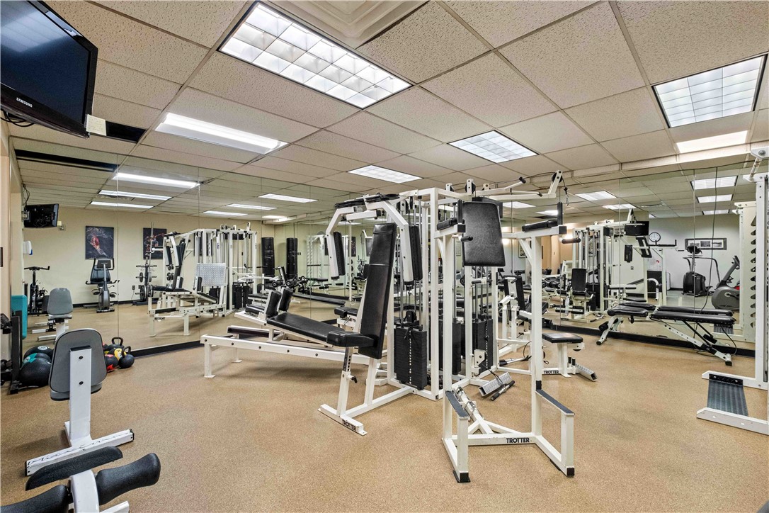 320 Fort Duquesne Blvd 16D
