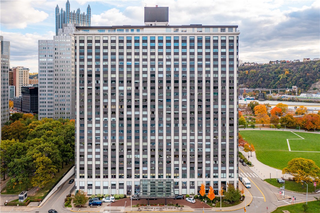 320 Fort Duquesne Blvd 16D