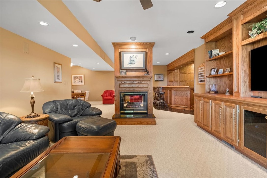 321 Williamsburg Ct
