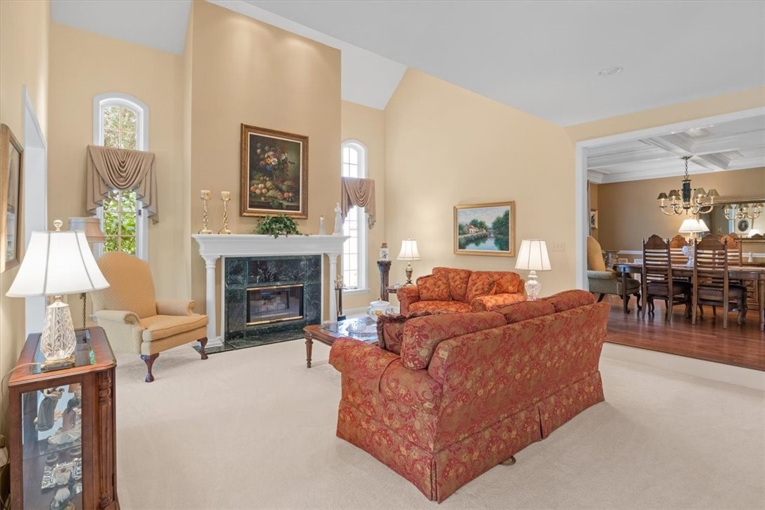 321 Williamsburg Ct