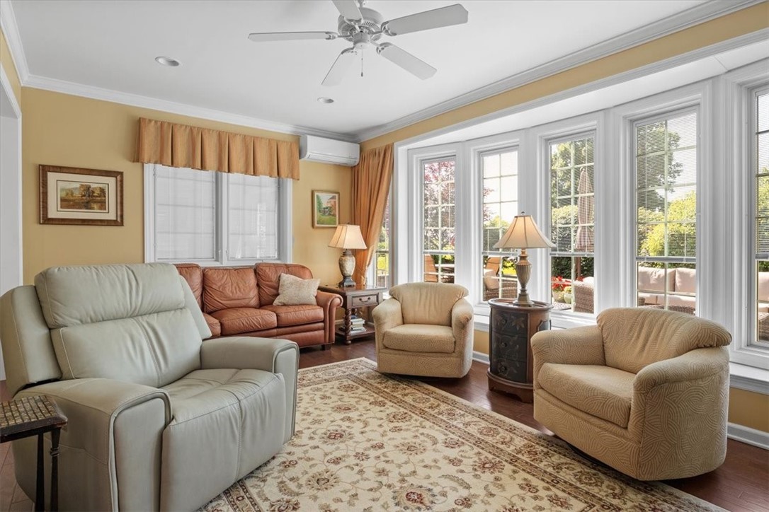 321 Williamsburg Ct