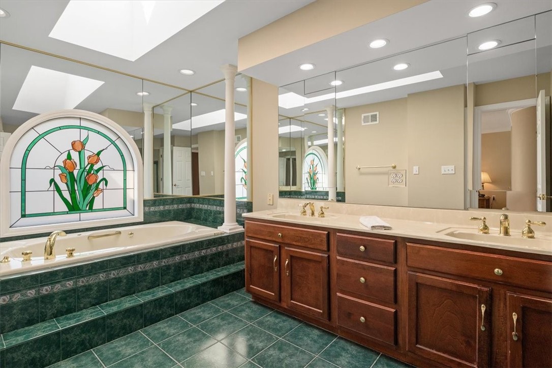 321 Williamsburg Ct
