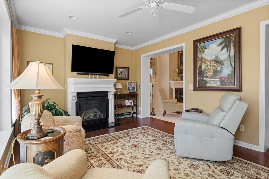 321 Williamsburg Ct