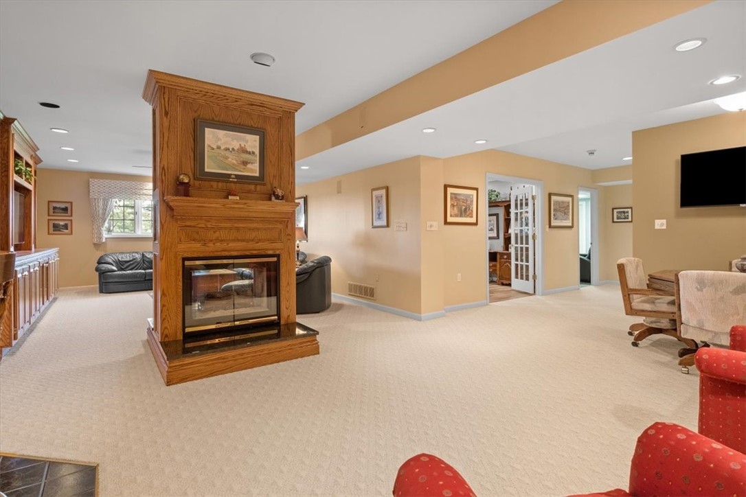 321 Williamsburg Ct