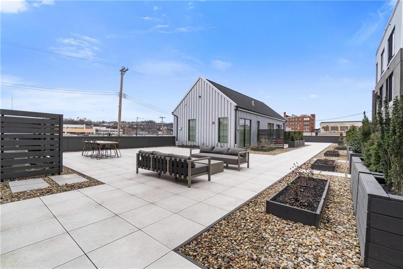 2635 PENN AVENUE 203
