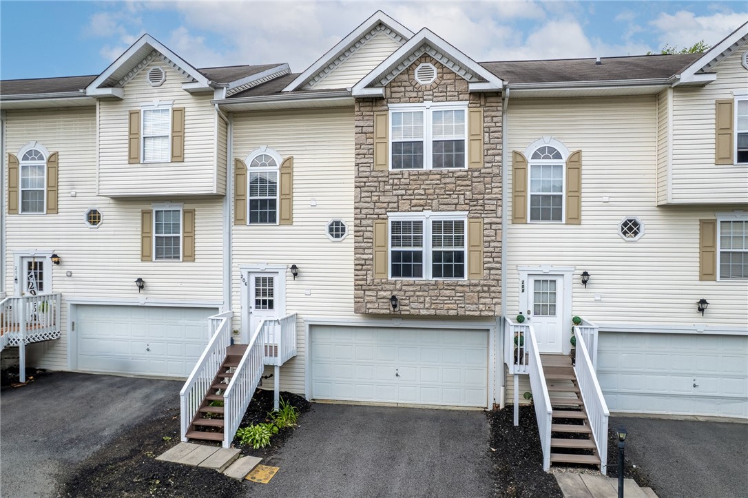 206 Mountain Dr