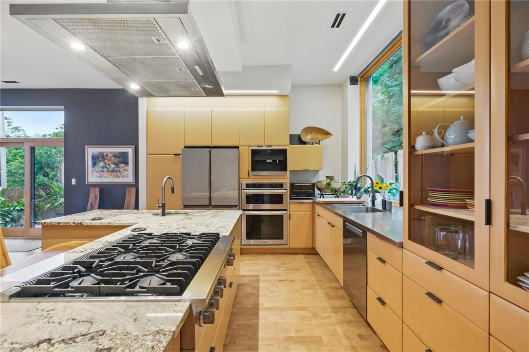 14 WINDOM HILL PLACE