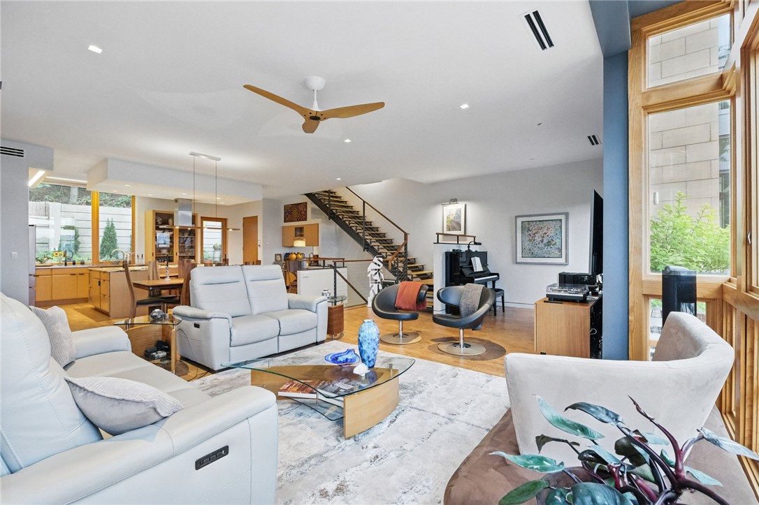 14 WINDOM HILL PLACE