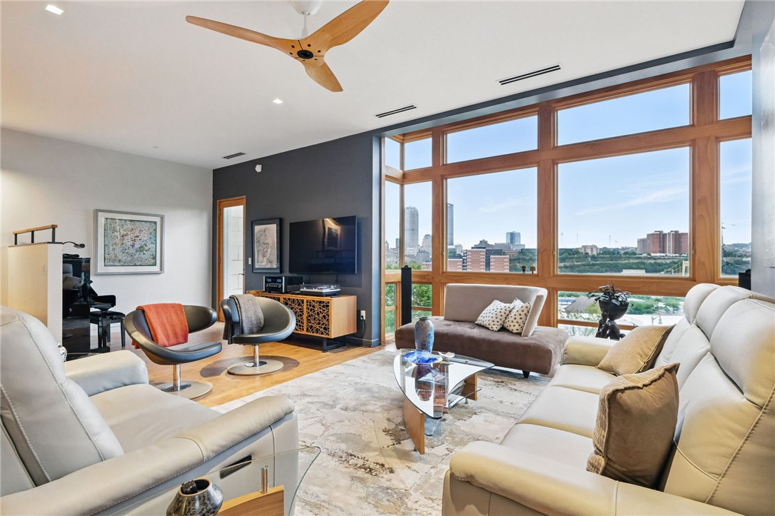 14 WINDOM HILL PLACE