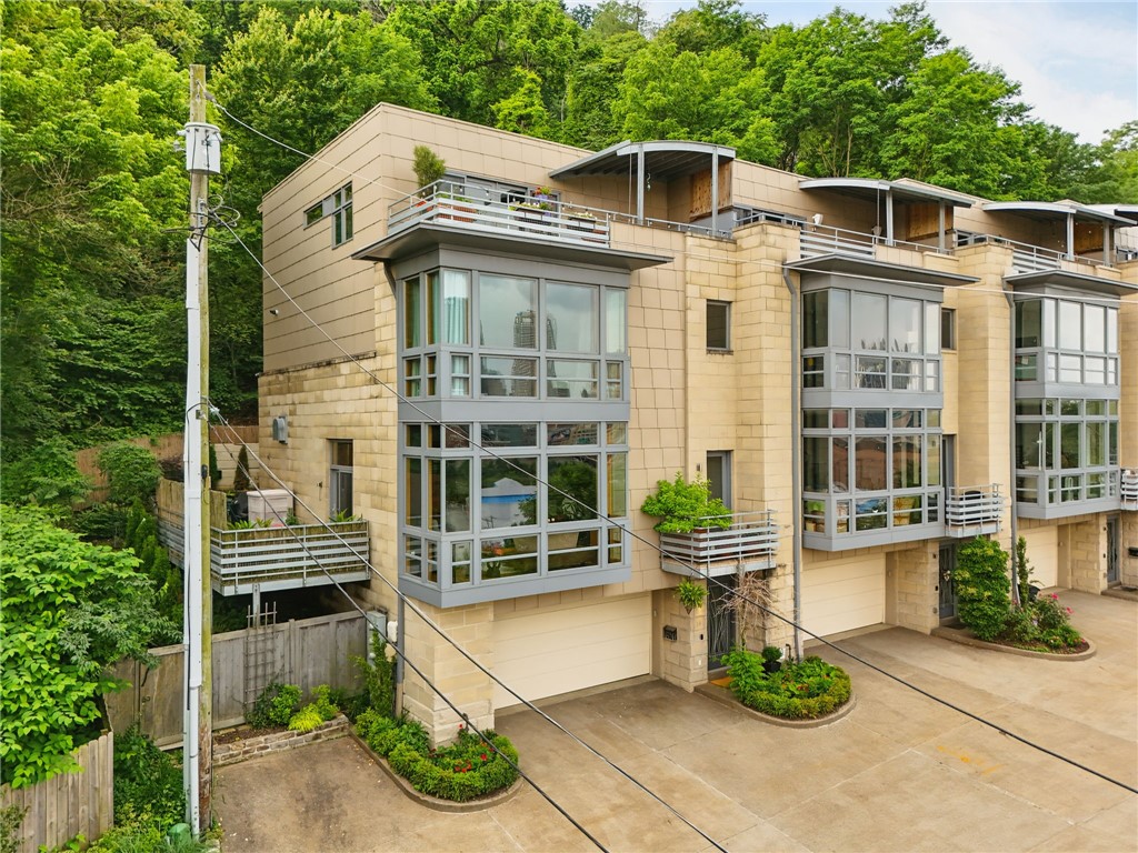 14 WINDOM HILL PLACE