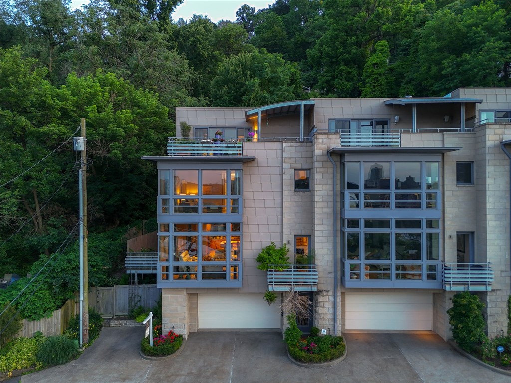 14 WINDOM HILL PLACE