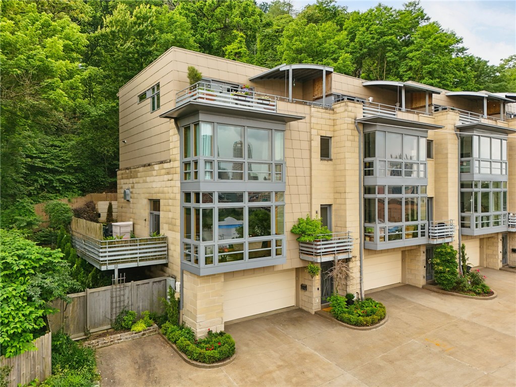 14 WINDOM HILL PLACE