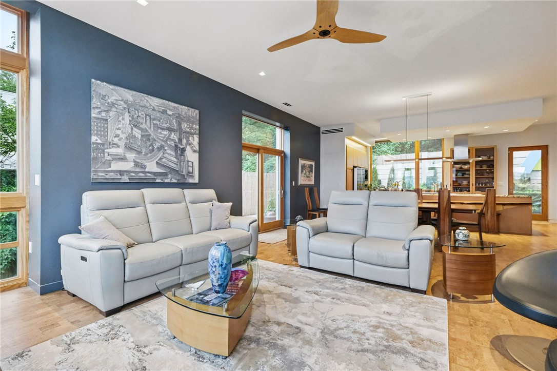 14 WINDOM HILL PLACE