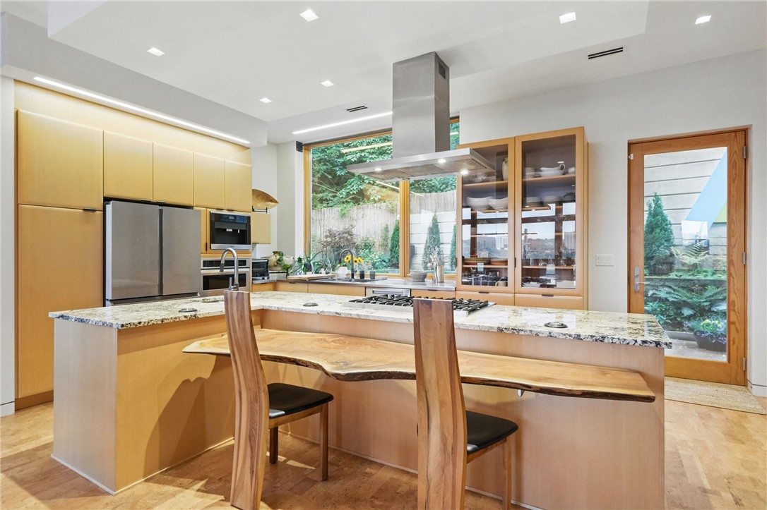 14 WINDOM HILL PLACE