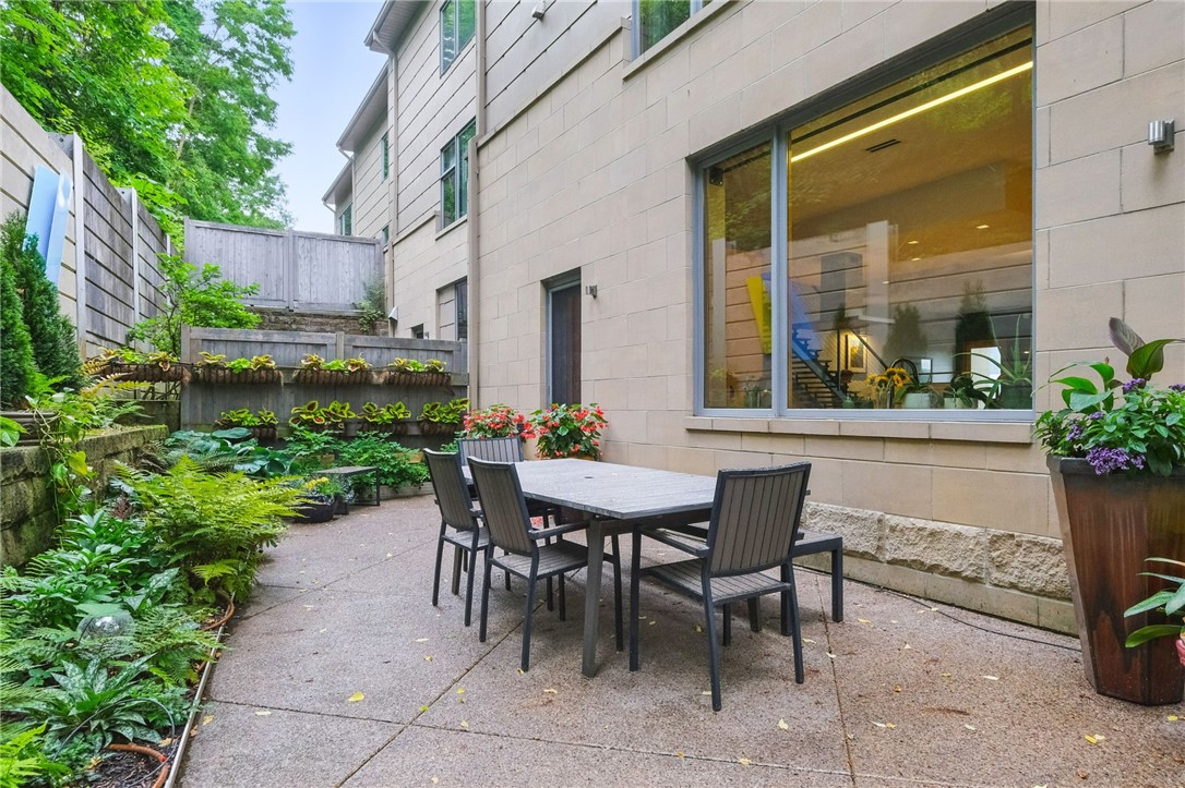 14 WINDOM HILL PLACE