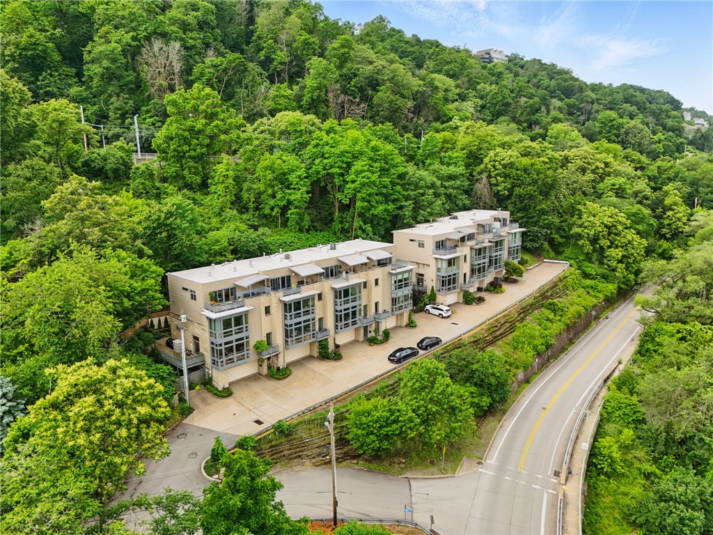 14 WINDOM HILL PLACE