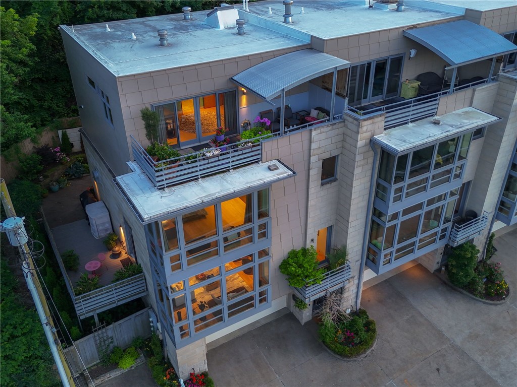 14 WINDOM HILL PLACE