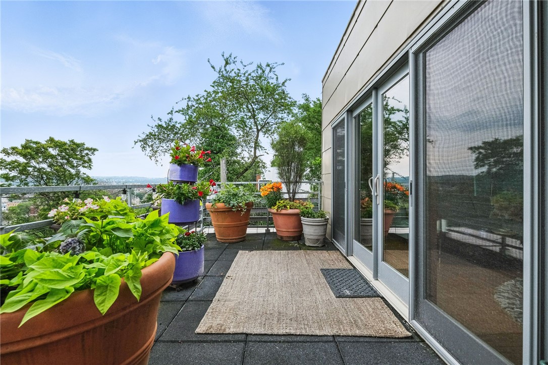 14 WINDOM HILL PLACE