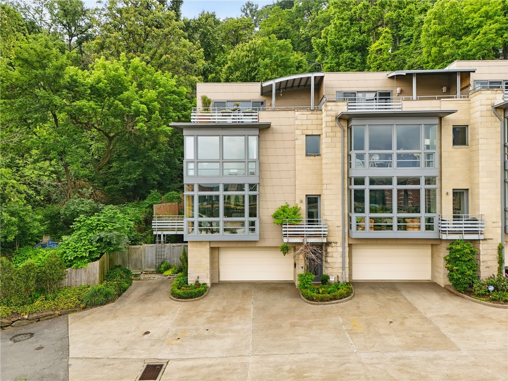 14 WINDOM HILL PLACE