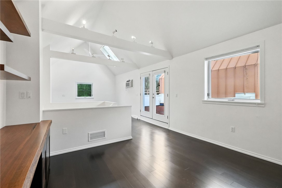 4700 Ellsworth Avenue 12