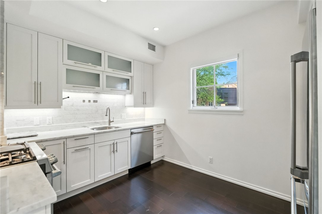 4700 Ellsworth Avenue 12