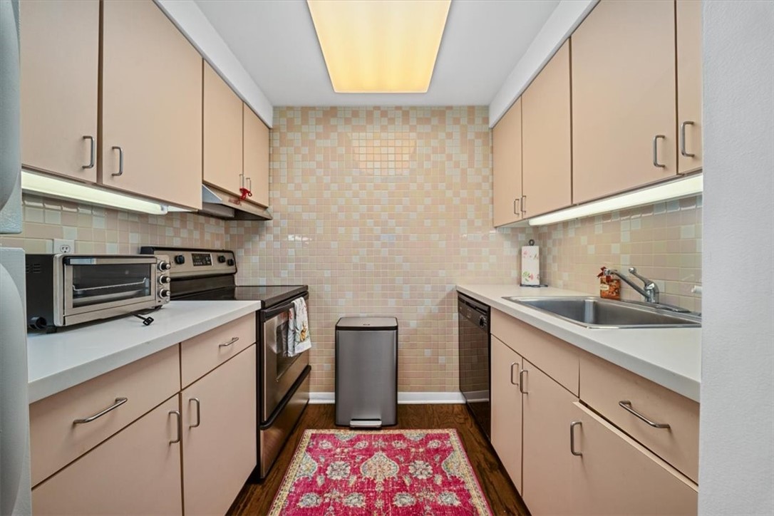 320 Fort Duquesne Blvd. 16B