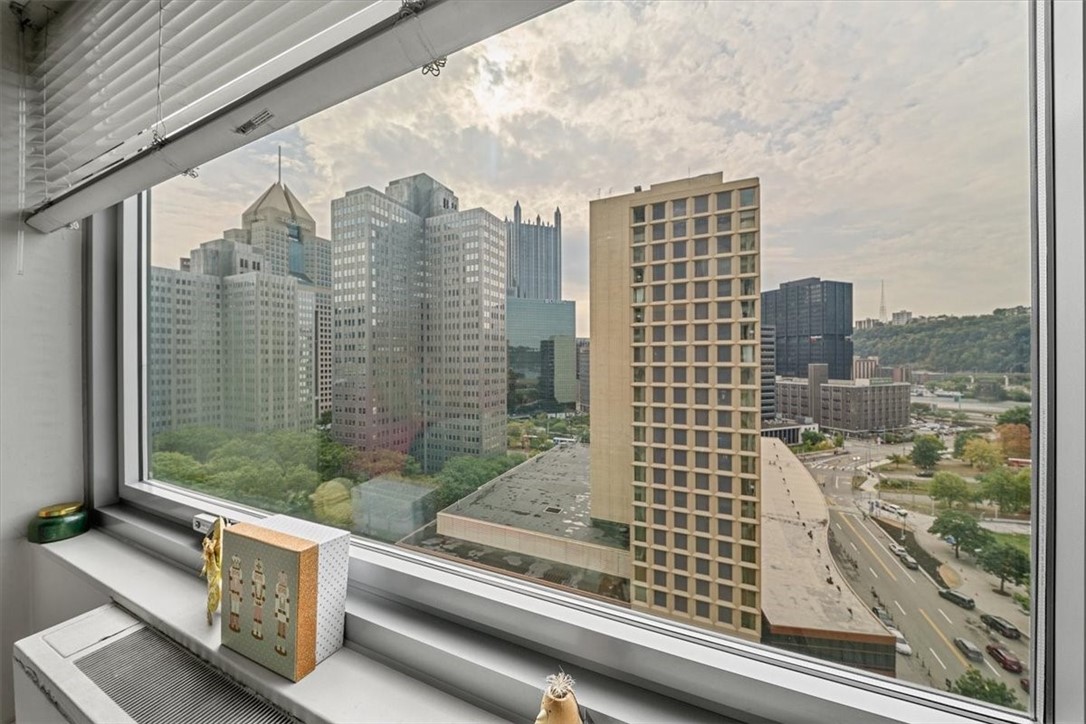 320 Fort Duquesne Blvd. 16B
