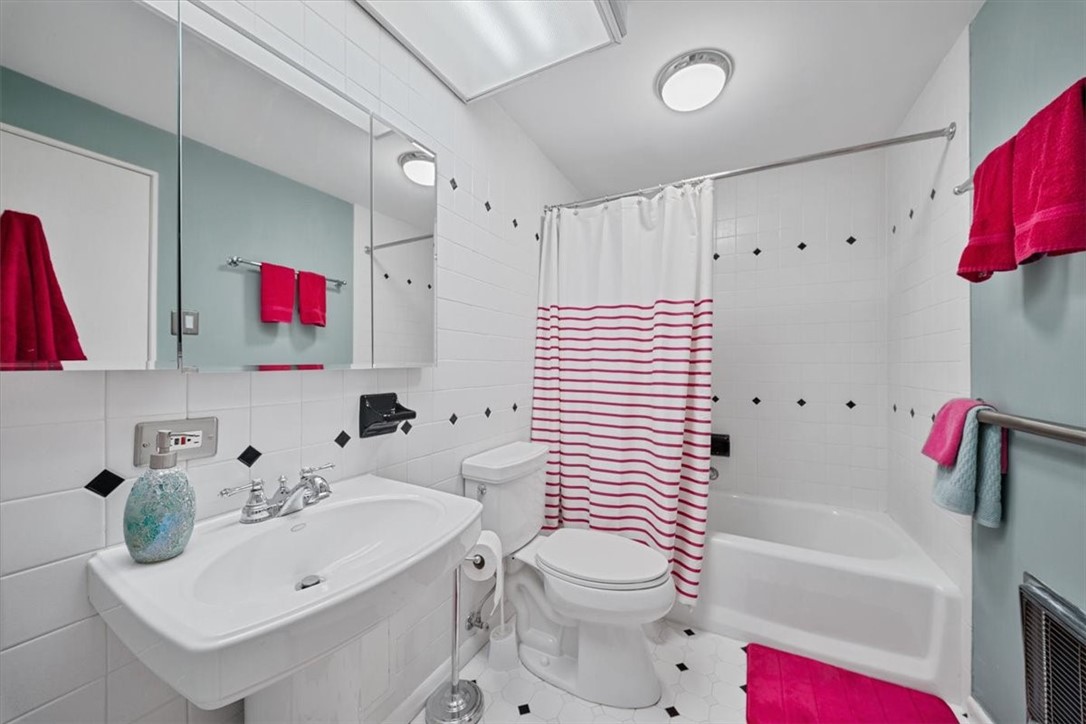 320 Fort Duquesne Blvd. 16B