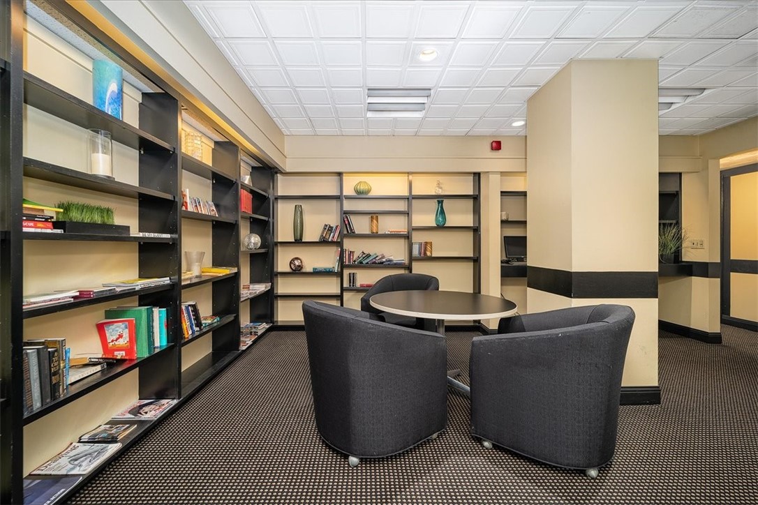 320 Fort Duquesne Blvd. 16B