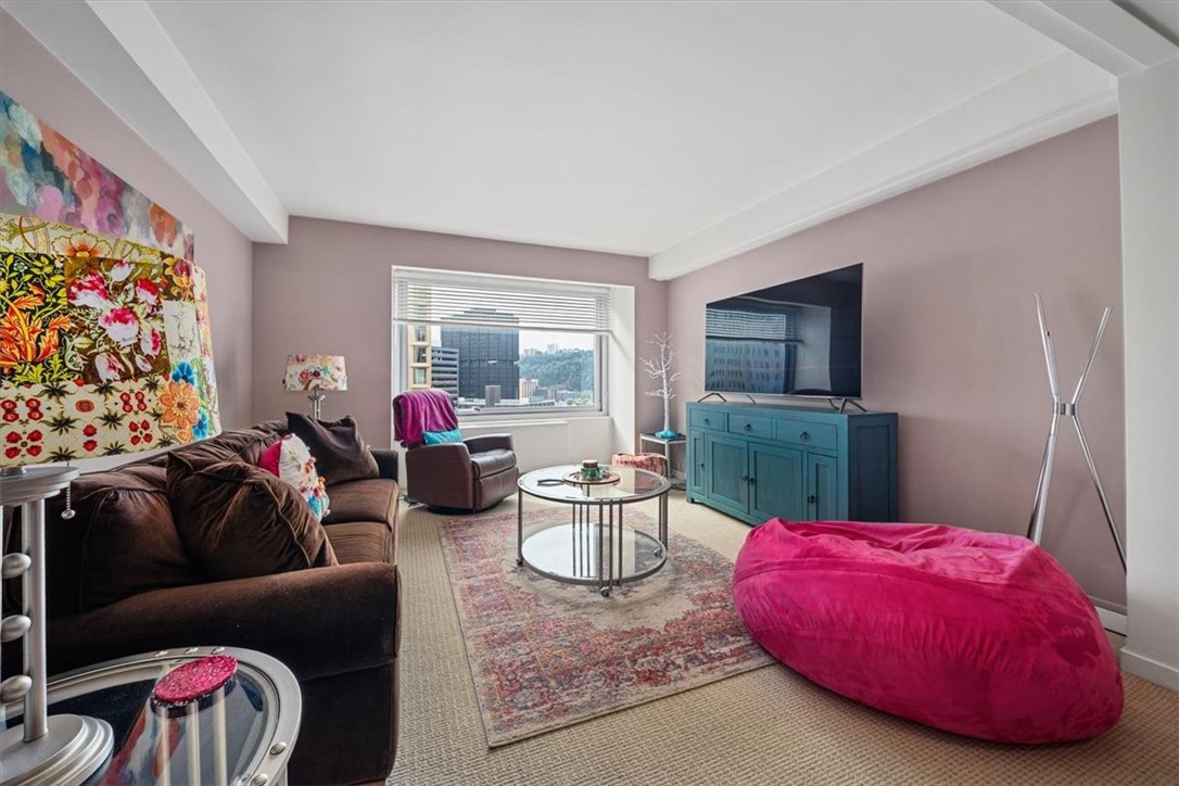 320 Fort Duquesne Blvd. 16B