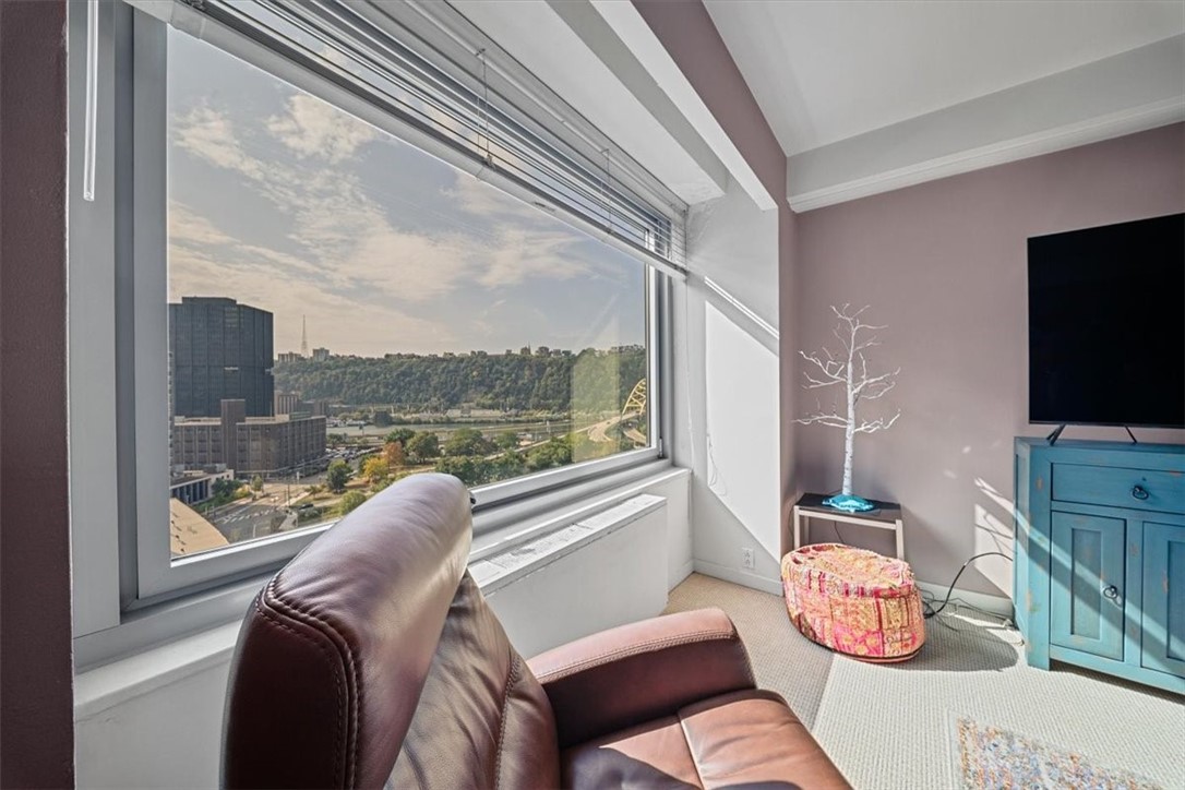 320 Fort Duquesne Blvd. 16B