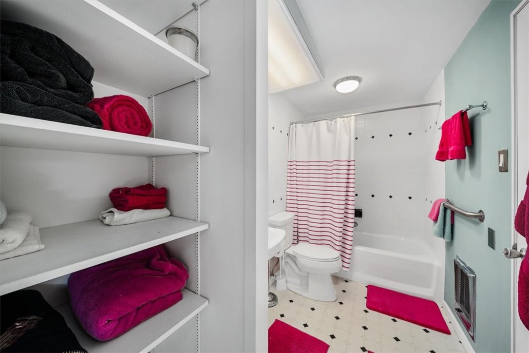 320 Fort Duquesne Blvd. 16B