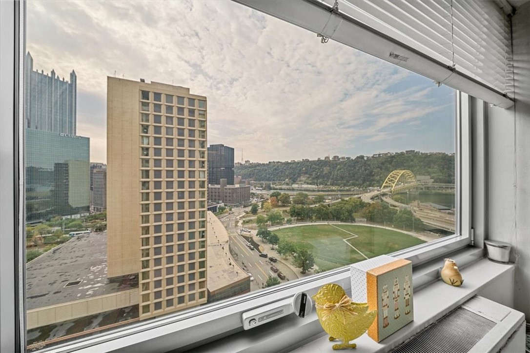320 Fort Duquesne Blvd. 16B