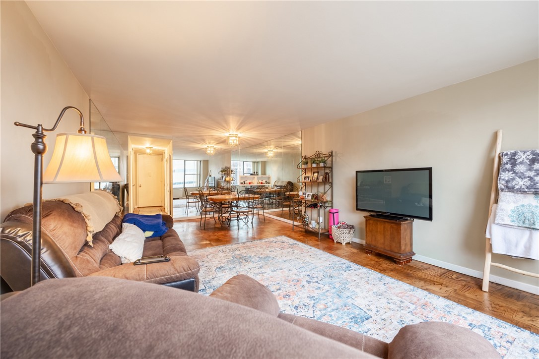 112 WASHINGTON PLACE 11C