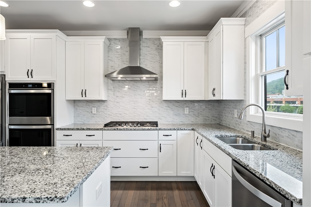 1726 WATERFRONT PLACE