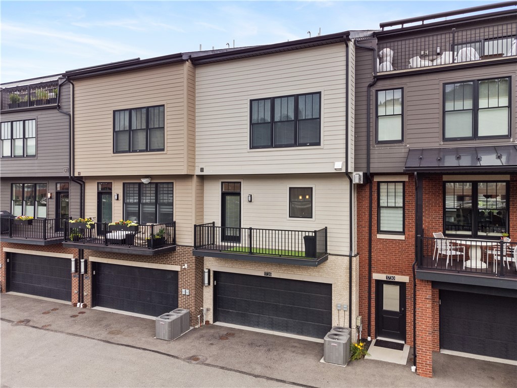 1726 WATERFRONT PLACE