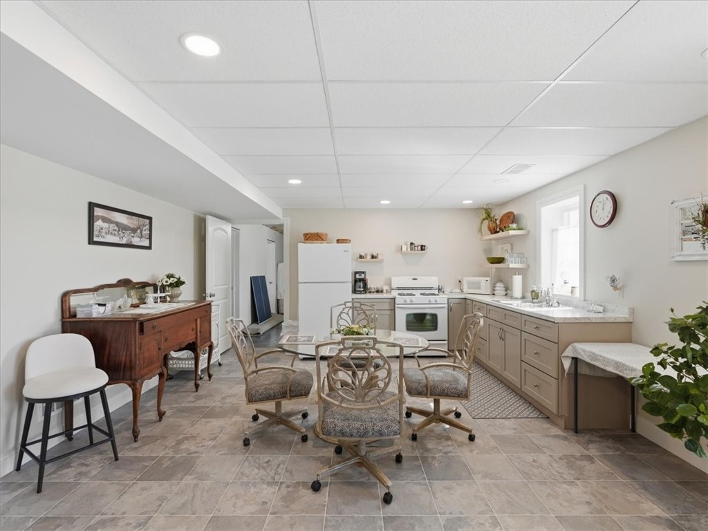2 STONEGATE DRIVE