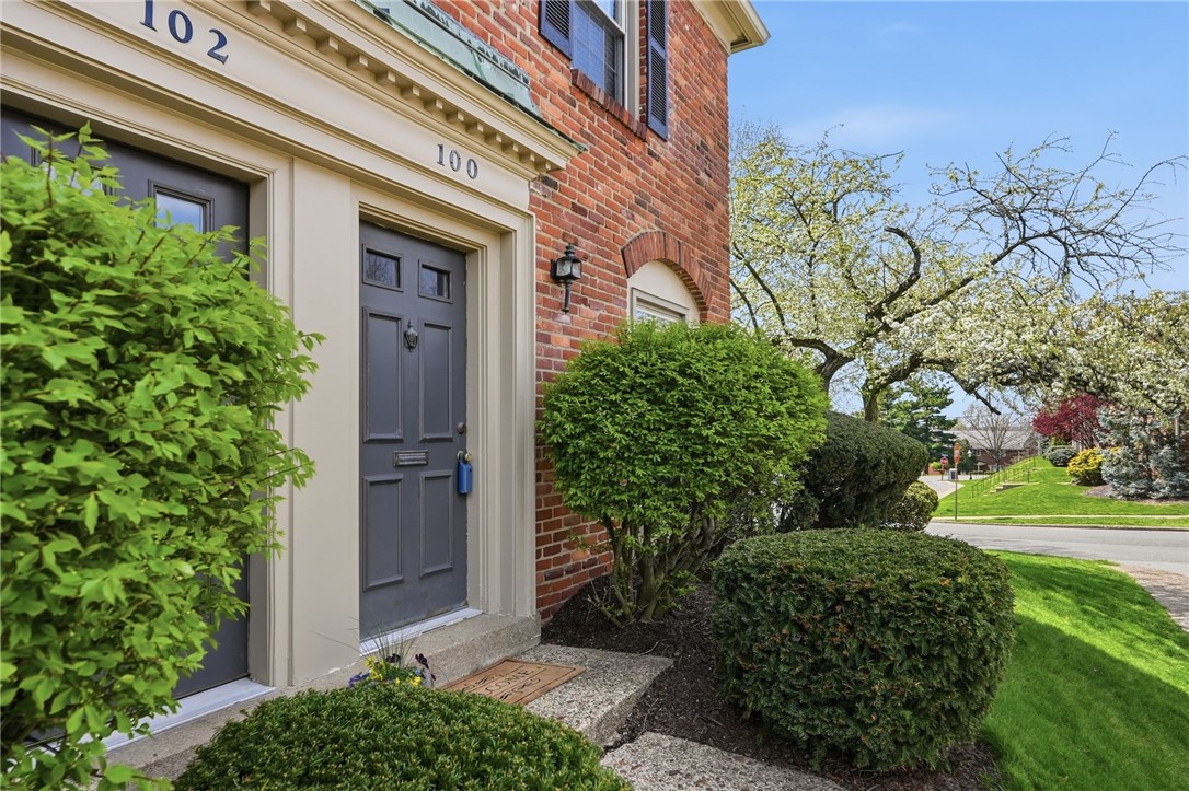 100 Jamestown Court