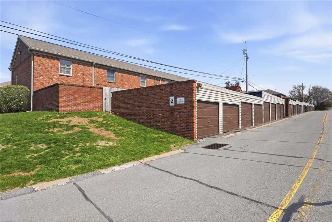 100 Jamestown Court