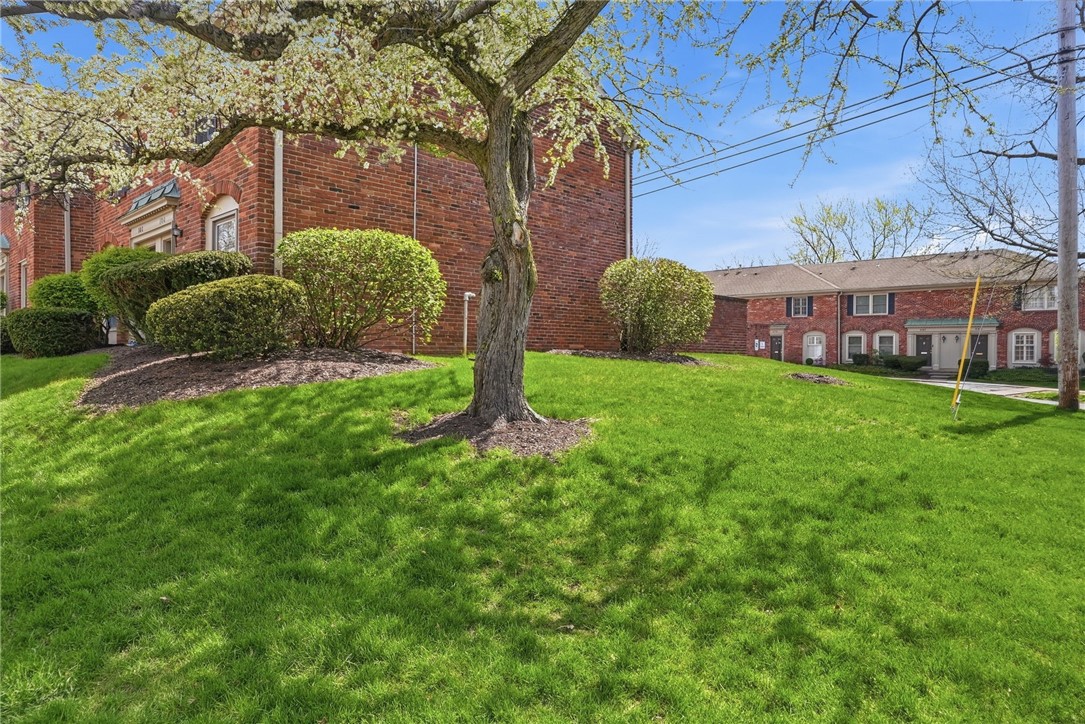 100 Jamestown Court