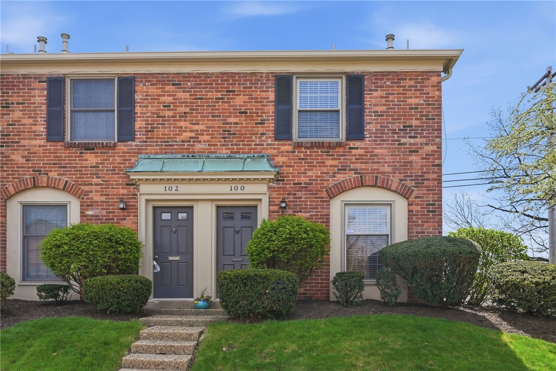 100 Jamestown Court
