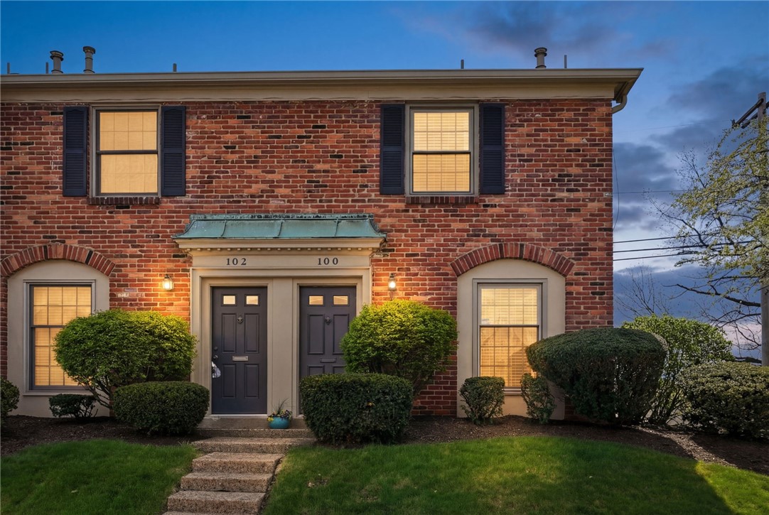 100 Jamestown Court