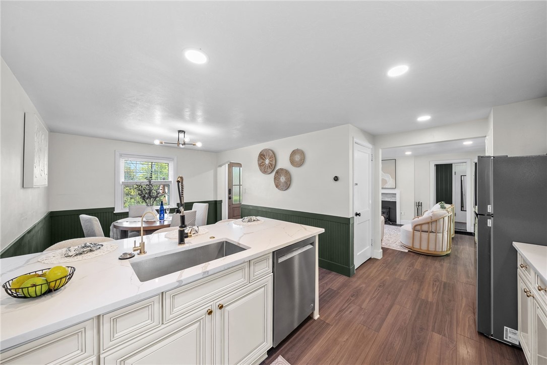 5669 Valleyview Dr