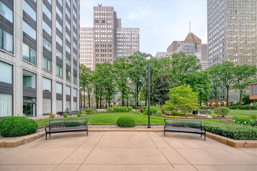 320 Fort Duquesne Blvd 4G