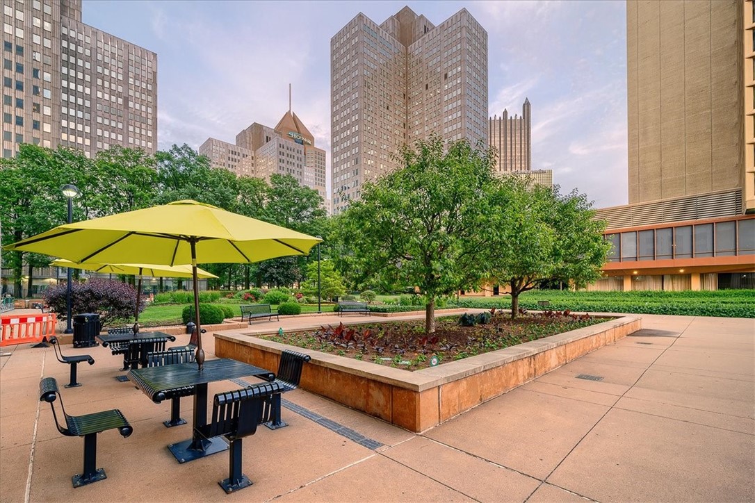320 Fort Duquesne Blvd 4G